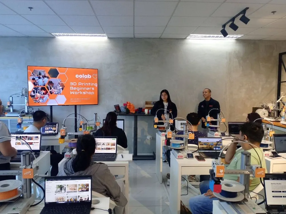 CoLab Studio Beginner 3D Printing Workshop session with participants and 3D printers